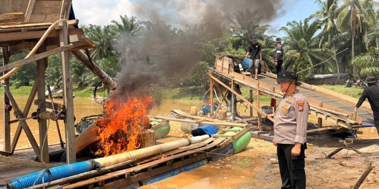 Polres Kuansing Tertibkan 20 Rakit PETI di Empat Lokasi, Seluruhnya Dimusnahkan