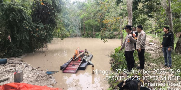 Tindak Lanjut Laporan Masyarakat via Layanan Kepolisian 110, Polres Kuansing Musnahkan 1 Rakit PETI