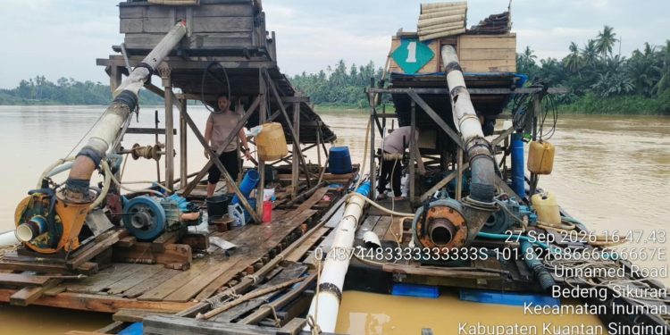 Polres Kuansing Tindak Lanjuti Layanan 110, Empat Rakit PETI di Sungai Kuantan Dirusak
