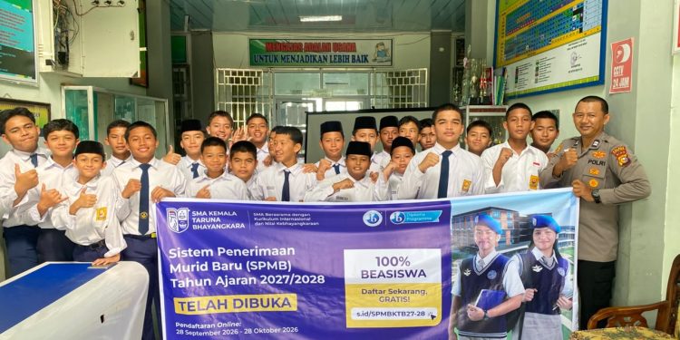 Polres Rohul Sosialisaskan PPDB SMA Kemala Taruna Bhayangkara kepada Pelajar SMP Tahfidz Madani