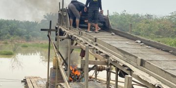 Polsek Kuantan Hilir Tertibkan 2 Rakit PETI di Desa Tanjung Pisang