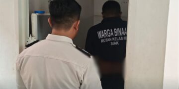 Rutan Kelas IIB Siak Melaksanakan Kegiatan Deteksi Dini Melalui Tes Urine Terhadap Warga Binaan dan Pegawai