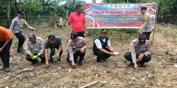 Polsek Kuantan Mudik Dukung Swasembada Pangan 2026, Tanam Jagung Pipil di Desa Pulau Rumput