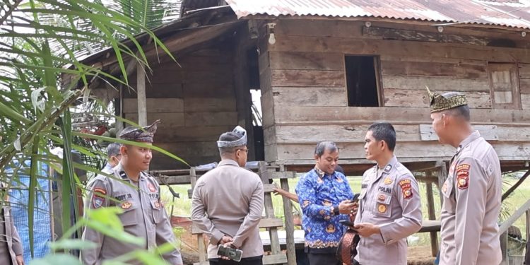 Polres Kuansing Bersama Dinsos Kunjungi Warga Penerima Bantuan