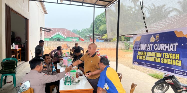 Jajaran Polsek Polres Kuansing Laksanakan Jumat Curhat Bersama Masyarakat