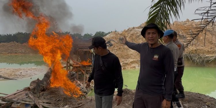 Polsek Singingi Hilir Tertibkan Dua Rakit PETI di Desa Petai, Langsung Dimusnahkan