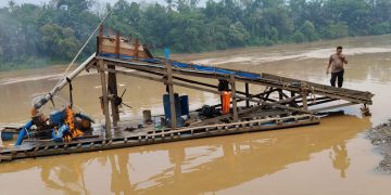 Polsek Cerenti Tindak 1 Rakit PETI di Sungai Kuantan