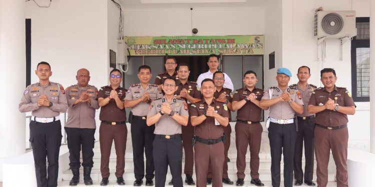 KAPOLRES PELALAWAN SILATURAHMI KE KAJARI, SEPAKAT SOLID JAGA KAMTIBMAS