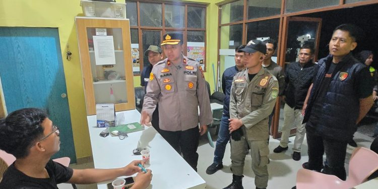 Polres Siak Bersama Polsek Kandis Gelar Razia Gabungan Tempat Hiburan Malam, Empat Pengunjung Positif Narkoba dan Satu Orang Diamankan Bawa Sajam