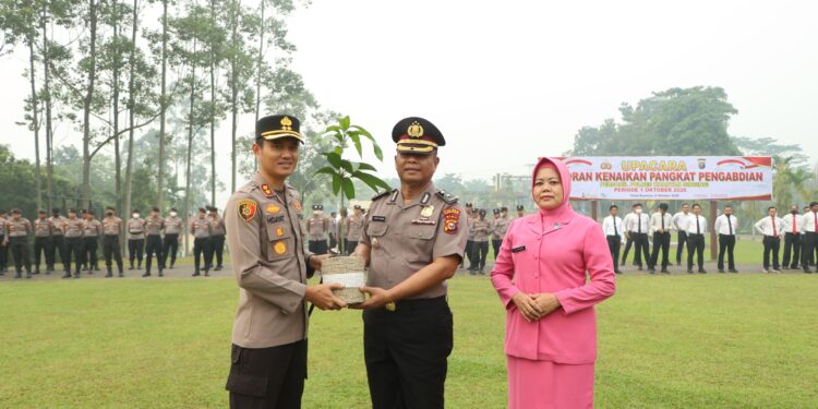 Kapolres Kuansing Pimpin Upacara Korp Raport Kenaikan Pangkat Pengabdian