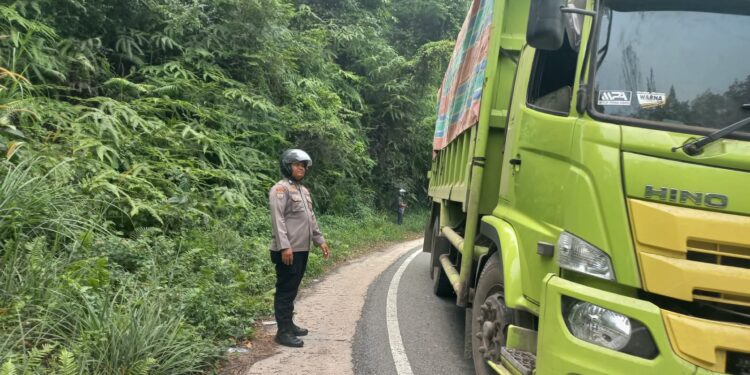 Layanan Kepolisian 110 Direspons Cepat, Polsek Kuantan Mudik Tindak Lanjuti Laka Lantas di Desa Kasang