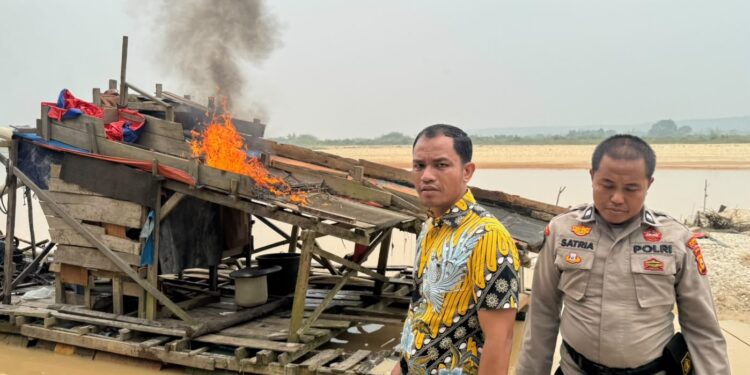 Polsek Singingi Hilir Tertibkan Dua Rakit PETI Jenis Dompeng di Pulau Dani