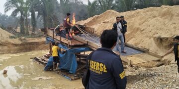 Polsek Singingi Tertibkan Empat Rakit PETI di Muara Lembu