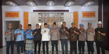 PERKUAT SINERGI LEGISLATIF – KAPOLRES PELALAWAN SILAHTURAHMI KE DPRD, BUKA HOTLINE HALLO KAPOLRES