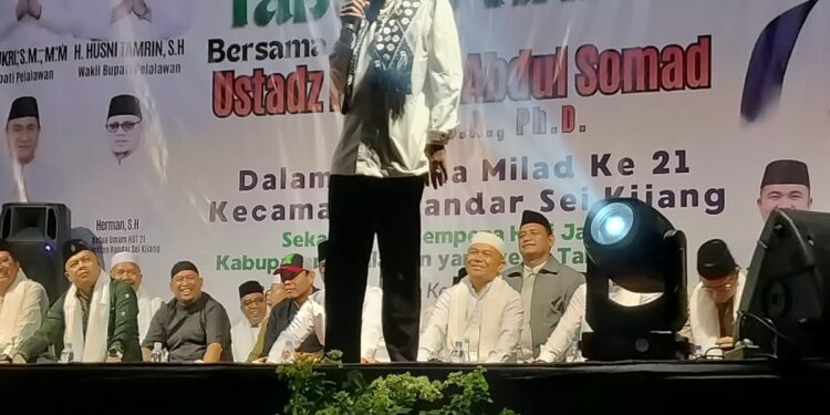 RIBUAN JEMAAH PADATI TABLIG AKBAR UAS DI HUT KECAMATAN BANDAR SEI KIJANG KE-21