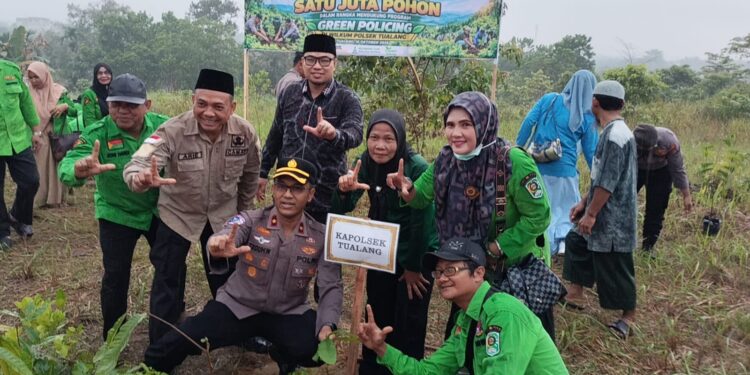 Forkopimcam Tualang Tanam 250 Bibit Pohon, Dukung Green Policing dan Riau Cerah Presisi