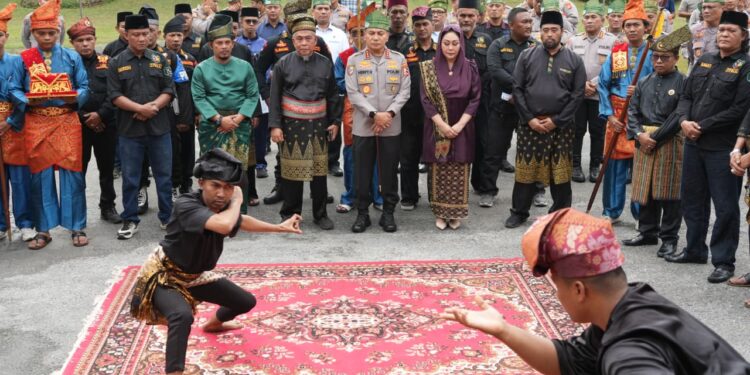 Panglima Besar Hulubalang LAMR Hadiri Pelepasan Komjen Herry Heryawan, Apresiasi Pelestarian Budaya Melayu dan Green Policing