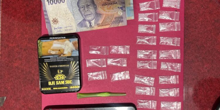 Polsek Ujungbatu Ungkap Kasus Narkoba, 30 Paket Sabu Seberat 4,75 Gram Disita, Dua Tersangka Diamankan