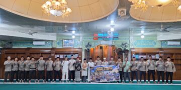 Pererat Silaturahmi, Jajaran Polres Kampar Sholat Subuh Berjamaah di Masjid At-Taubah Bangkinang