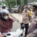 Polisi Bersama Masyarakat, Polsek Tualang Bagikan Masker untuk Antisipasi Dampak Kabut Asap