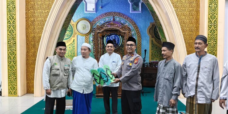 Polisi Bersama Masyarakat. Perkuat Silaturahmi Lewat Subuh Keliling, Polsek Tualang Gandeng Camat dan Tokoh Agama Jaga Keamanan Warga