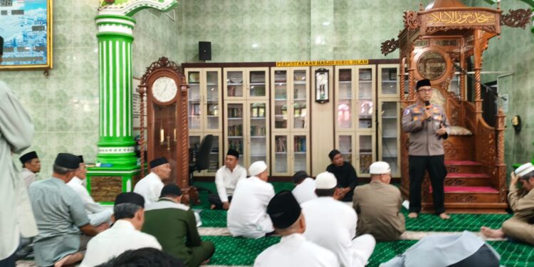 Polisi Bersama Masyarakat. Polsek Tualang Gelar Jumling di Masjid Nurul Islam, Sampaikan Pesan Kamtibmas dan Ajak Warga Cegah Karhutla
