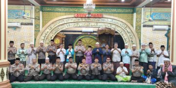 Sejak Fajar, Kapolres Kampar & Warga Satu Baris di Masjid Baitul Sholihin