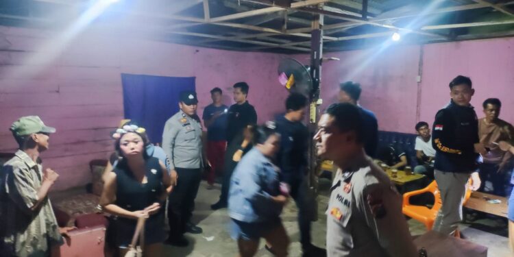 SEORANG PRIA POSITIF NARKOBA DAN DIAMANKAN DI WISMA SAAT DILAKUKAN RAZIA GABUNGAN POLRES PELALAWAN