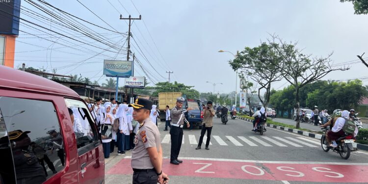 Sat Lantas Polres Rohul Gelar Strong Point Pagi di 11 Titik, Kapolres Rohul Turun Langsung Pastikan Kamseltibcarlantas