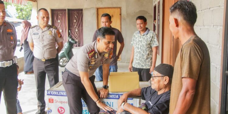 HUT Humas Polri ke-75, Polres Rohul Salurkan Bansos Berupa Sembako untuk Masyarakat Desa Koto Tinggi