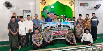 Polisi Bersama Masyarakat. Cegah Narkoba hingga Karhutla, Polsek Tualang Sampaikan Imbauan Kamtibmas Saat Subuh Keliling