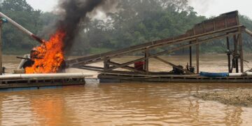 Polsek Cerenti Tertibkan Aktivitas PETI di Sungai Batang Kuantan, Dua Rakit Dimusnahkan