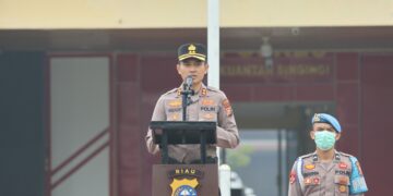 Kapolres Kuansing Pimpin Apel Siaga Dua Tahun Pemerintahan Prabowo-Gibran, Tekankan Kesiapsiagaan Personel