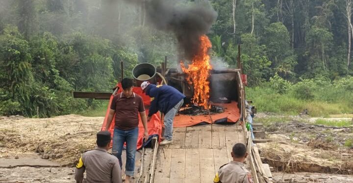 Polsek Kuantan Mudik Tertibkan Dua Rakit PETI di Sekitar Venue Dayung Kebun Nopi
