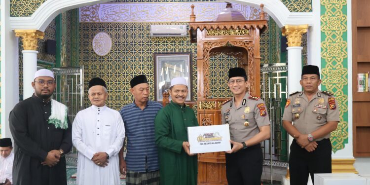 JUMAT KELILING, KAPOLRES PELALAWAN SAMBANGI MASJID AL-AZIIM WUJUDKAN RUANG PUBLIK AMAN