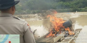 Polsek Kuantan Tengah Tindak Lanjut Laporan Layanan Kepolisian 110, Dua Rakit PETI Ditemukan di Desa Pulau Kopung Sentajo