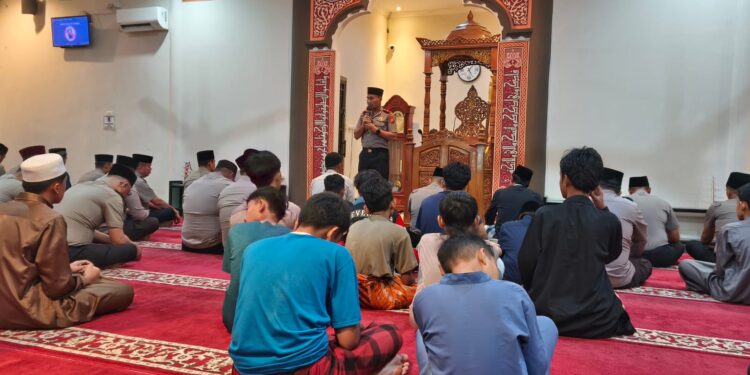 Wujudkan Polisi Bersama Masyarakat, Wakapolres Kampar Ajak Warga Saring Sebelum Sharing Lawan Hoaks