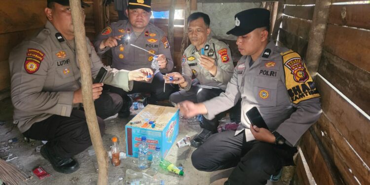 Cegah Penyalahgunaan Narkoba, Polsek Bangkinang Barat Razia Lokasi Dugaan Sarang Narkotika di Desa Silam