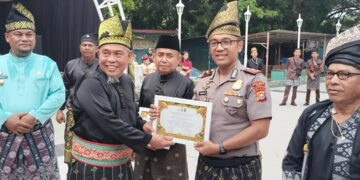 Polisi Bersama Masyarakat. Kapolsek Tualang Terima Penghargaan Sempena Pelantikan LAMR Tualang dan Kenduri Akbar Gabungan Anak Melayu Tualang (GAYUNG)