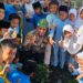 Police Goes To School, Kapolsek Kampar Kiri Sosialisasikan Green Policing dan Tanam 60 Pohon Jambu di SDN 05 Lipat Kain