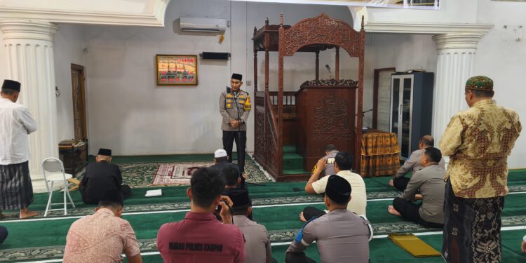 Sholat Jumat Keliling Polres Kampar, Wakapolres Imbau Warga Cegah Tawuran Antar‑Remaja dan Hoaks