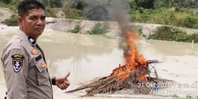 Polsek Kuantan Tengah Tertibkan Dua Rakit PETI Ilegal di Sungai Jering