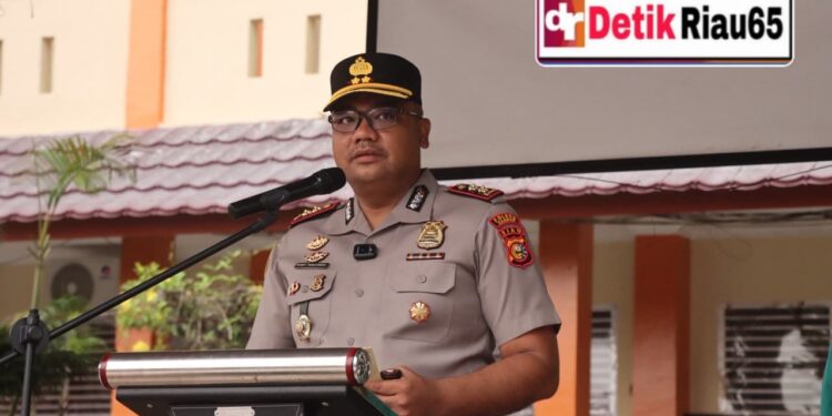Kapolres Kampar Jadi Pembina Upacara di SMAN 2 Bangkinang, Edukasi Siswa Bahaya Hoaks & Literasi Digital