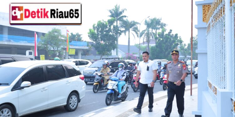 Demi Senyum dan Kelancaran Aktivitas Warga, Kapolresta Pekanbaru Turun Langsung ke Jalan